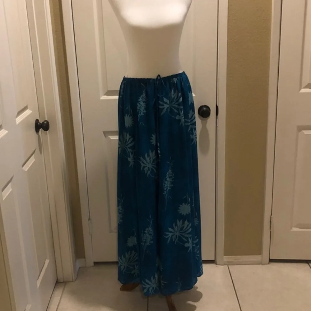 Beautiful Carole Little turquoise lined skirt. GUC